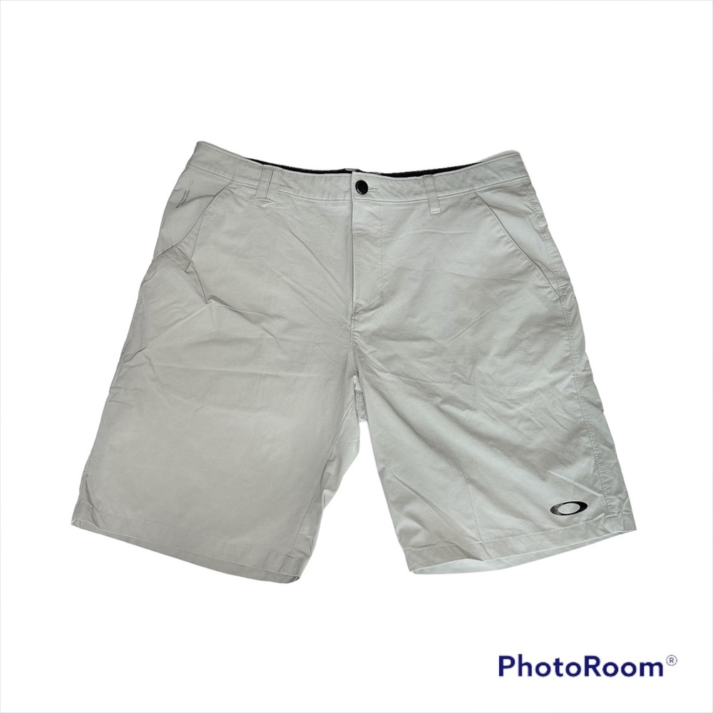 Oakley Light Gray Golf Shorts 36